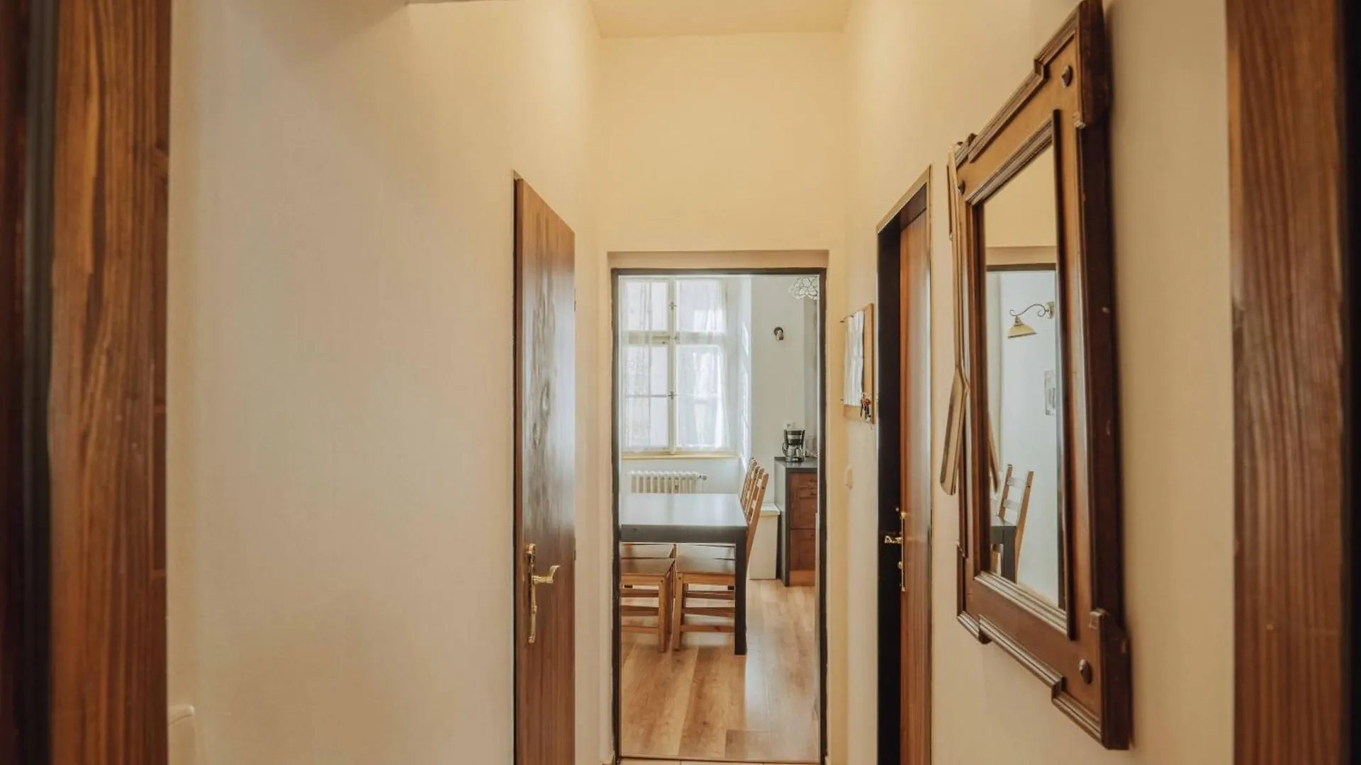 Central 3Bd Apartment Old Town Square & Astronomical Clock 100 Metres Prag